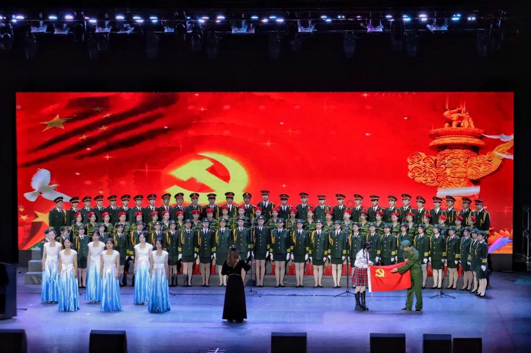 为什么我画画基础临摹时候画的很优秀，到自己创作时候就画得很差？